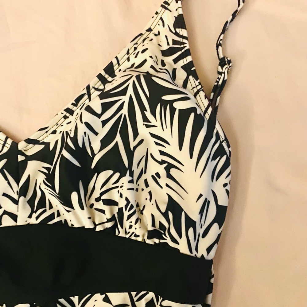 black and white leaf print tankini top <3